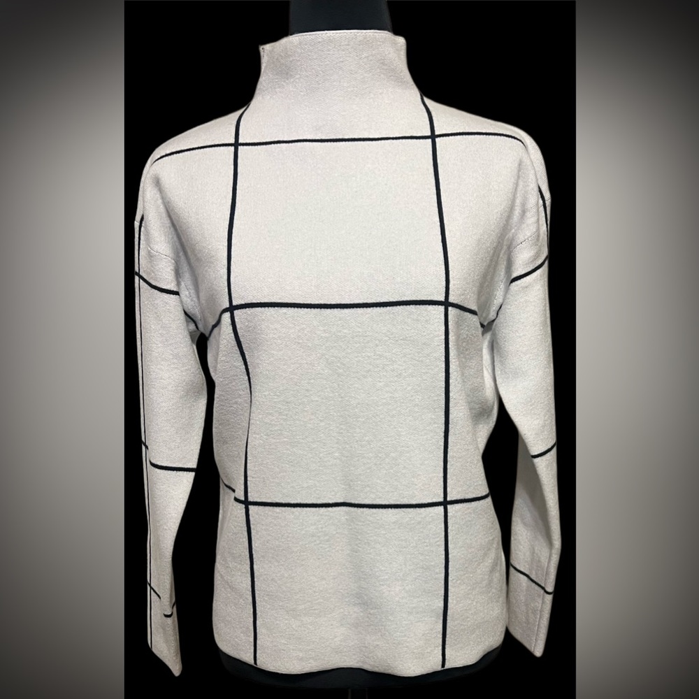 Ladies Sweater NWOT